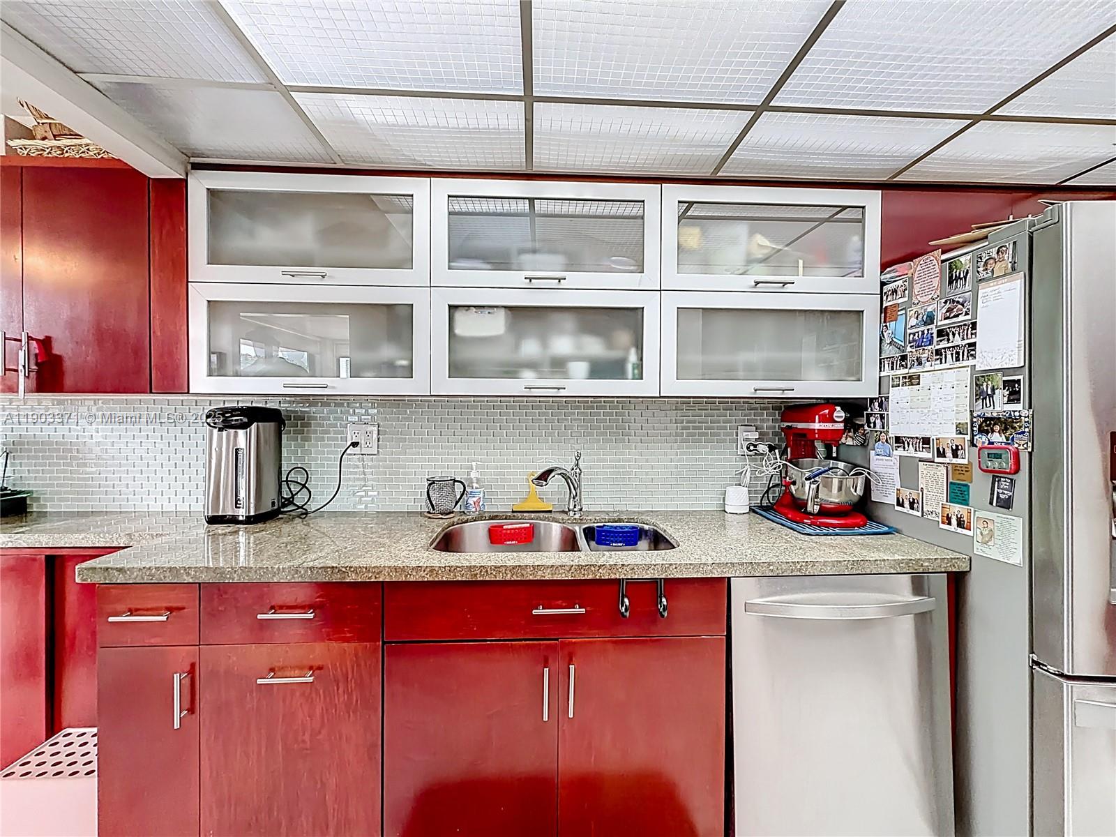 See details 409 3 / 3 2267 sq. ft. $ 2025-10-27 0 Photo