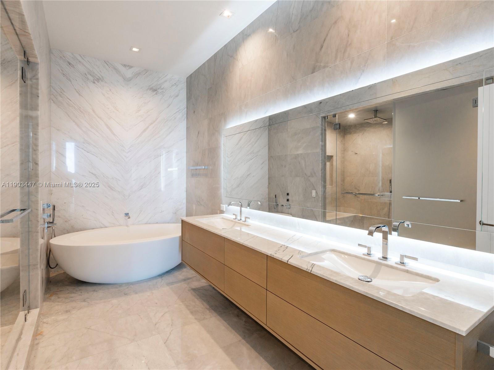 1501 4 / 6 3252 sq. ft. $ 2025-10-27 0 Photo