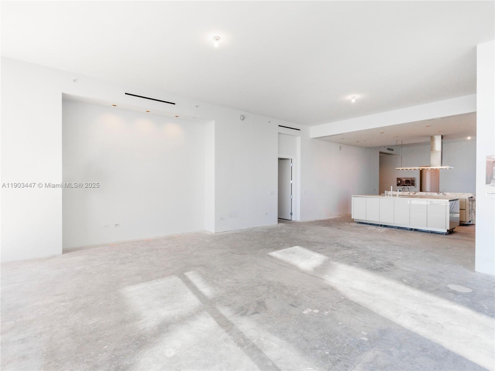 1501 4 / 6 3252 sq. ft. $ 2025-10-27 0 Photo