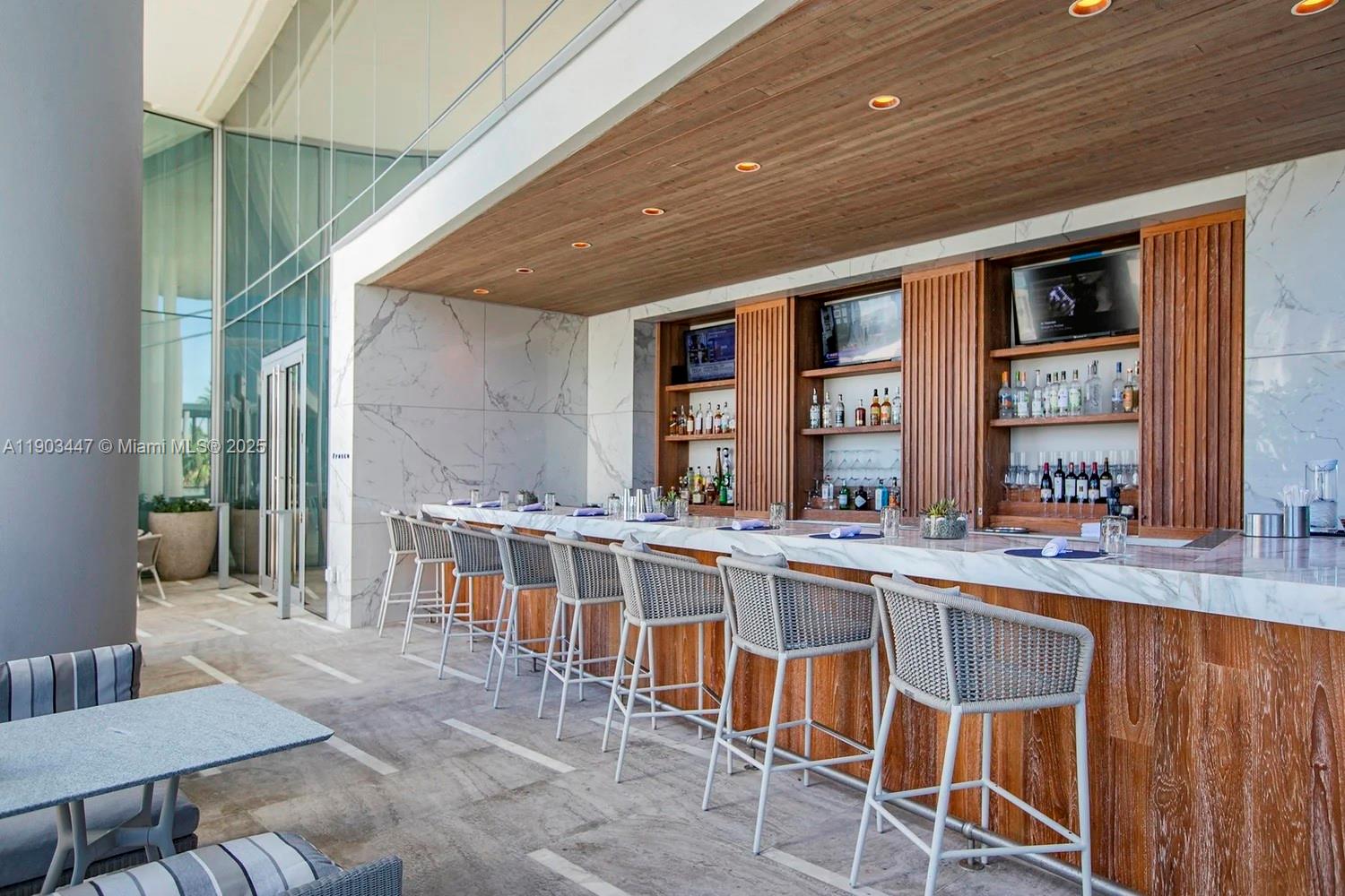 1501 4 / 6 3252 sq. ft. $ 2025-10-27 0 Photo