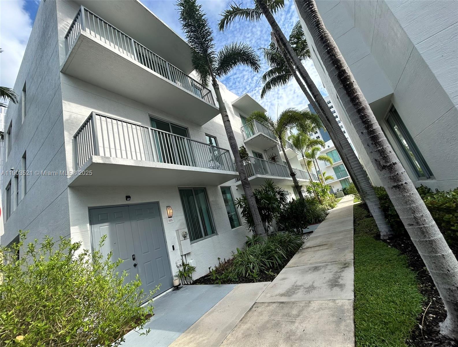 Photo of 2142 Van Buren St  (2142), Hollywood, Florida, 33020 -