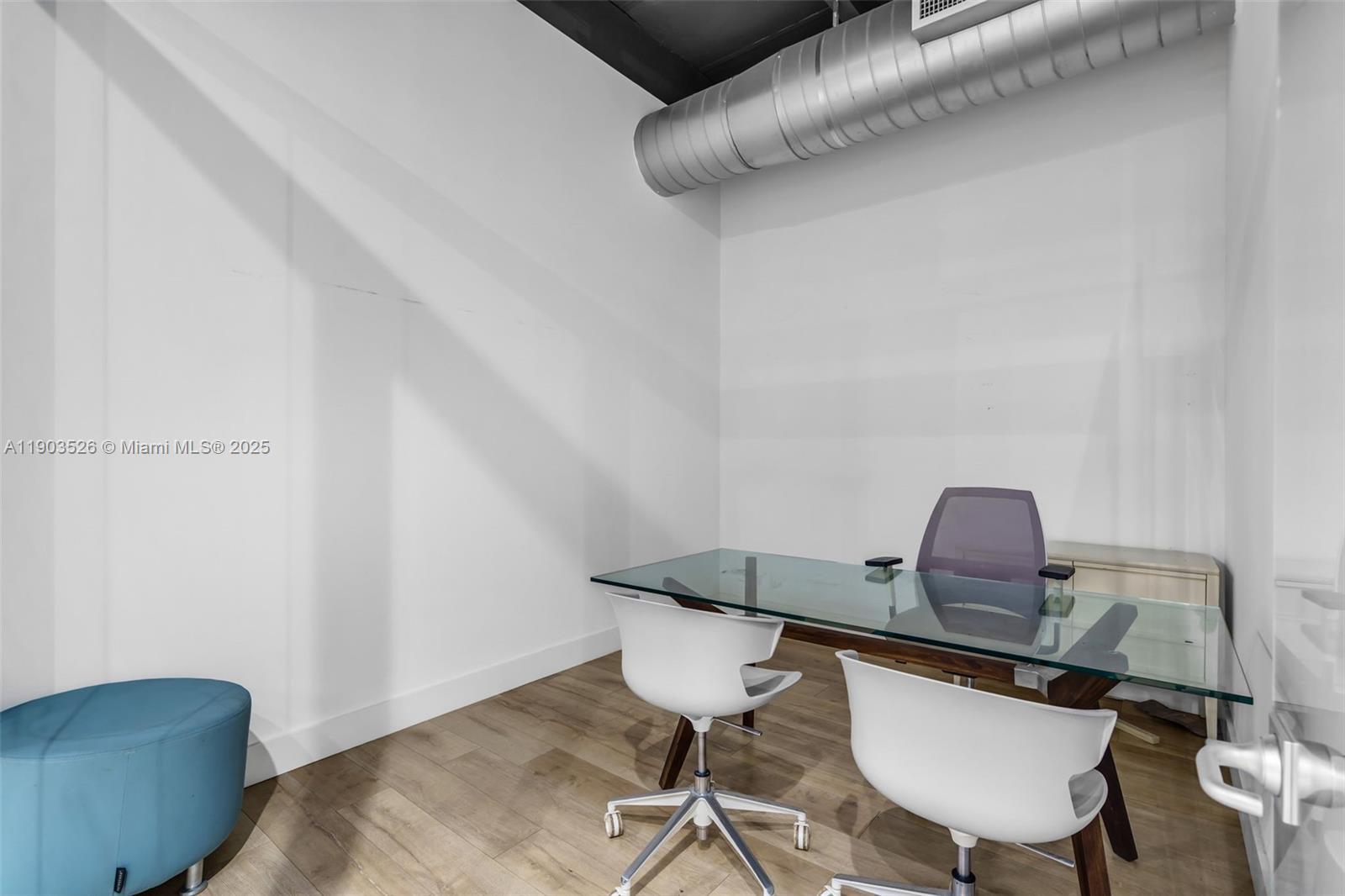   /   sq. ft. $ 2025-10-27 0 Photo