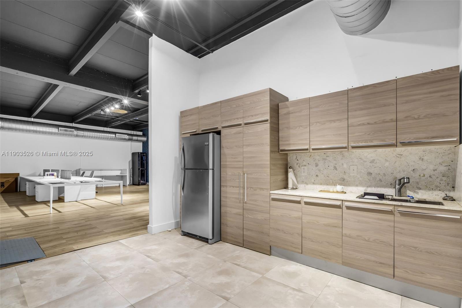   /   sq. ft. $ 2025-10-27 0 Photo