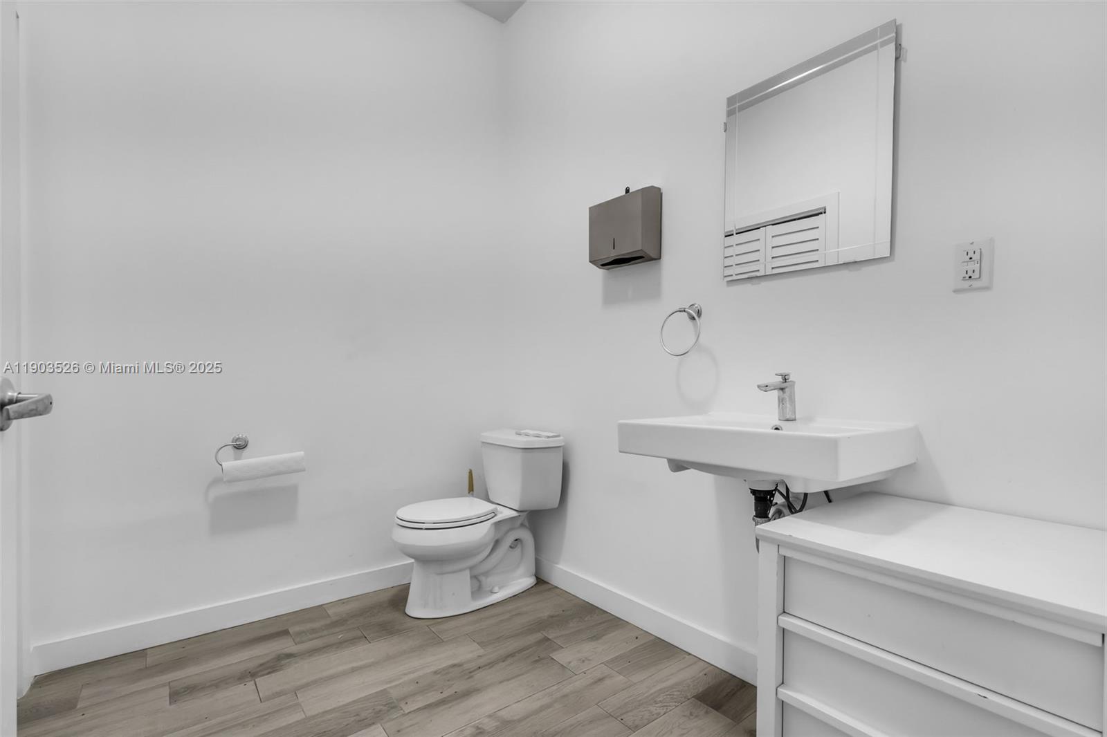   /   sq. ft. $ 2025-10-27 0 Photo