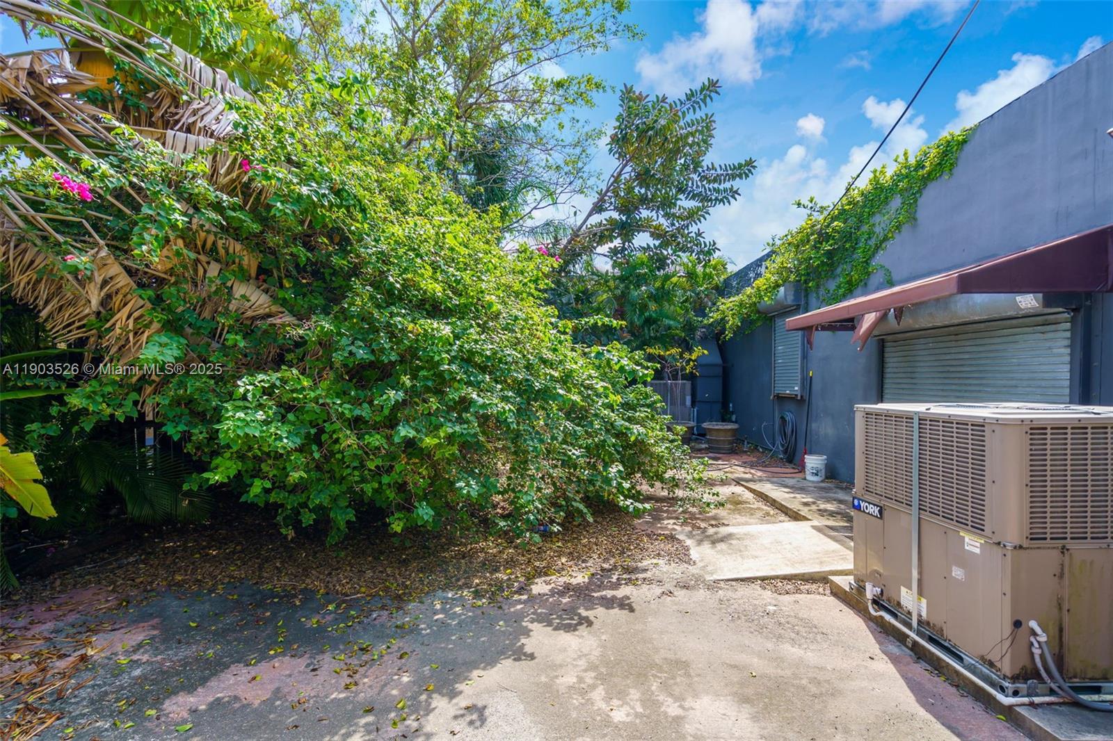   /   sq. ft. $ 2025-10-27 0 Photo