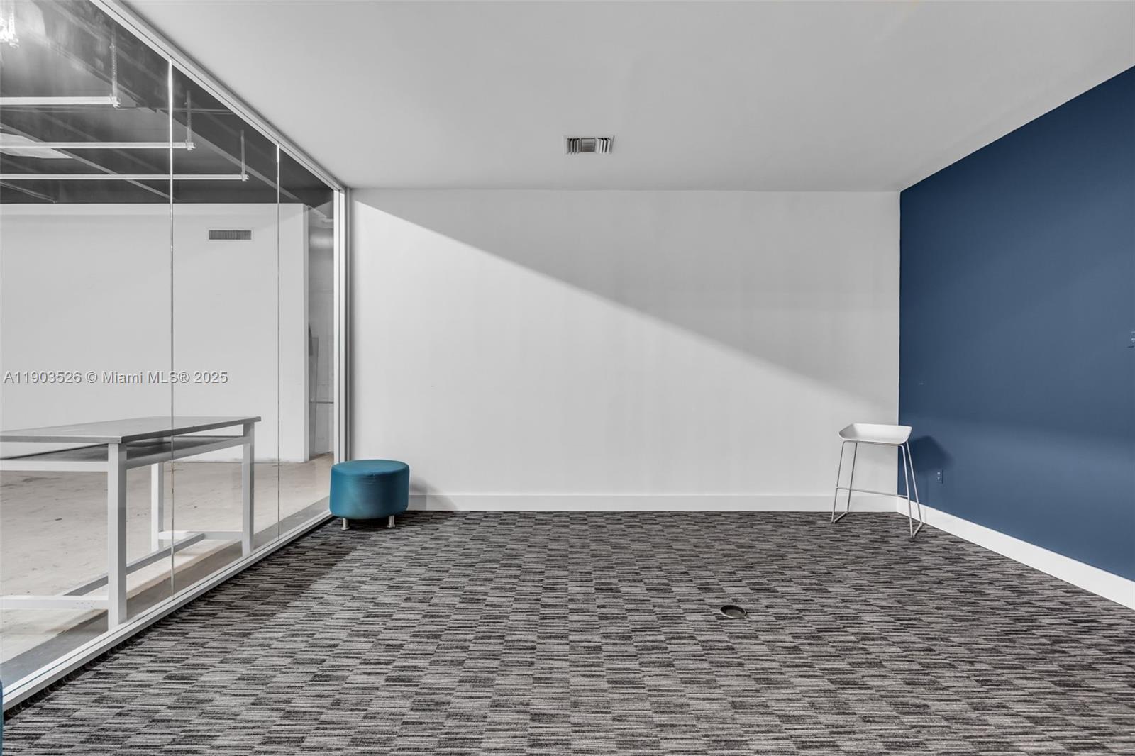   /   sq. ft. $ 2025-10-27 0 Photo