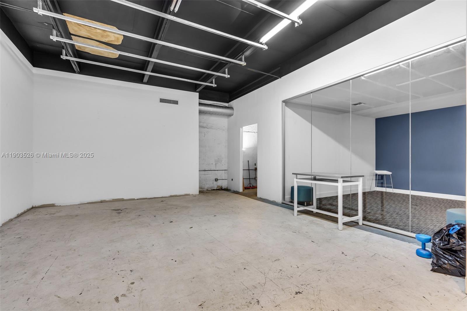   /   sq. ft. $ 2025-10-27 0 Photo