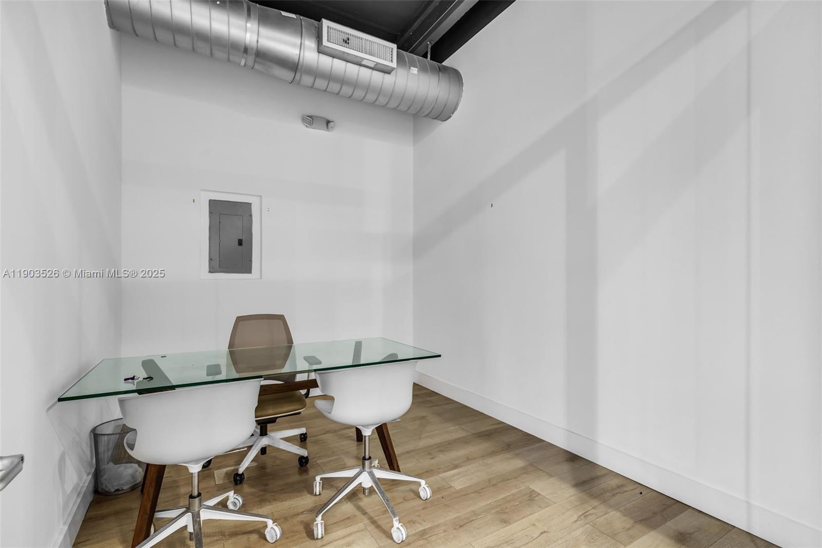   /   sq. ft. $ 2025-10-27 0 Photo