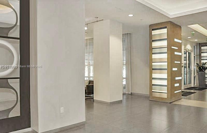 See details   /   sq. ft. $ 2025-10-27 0 Photo