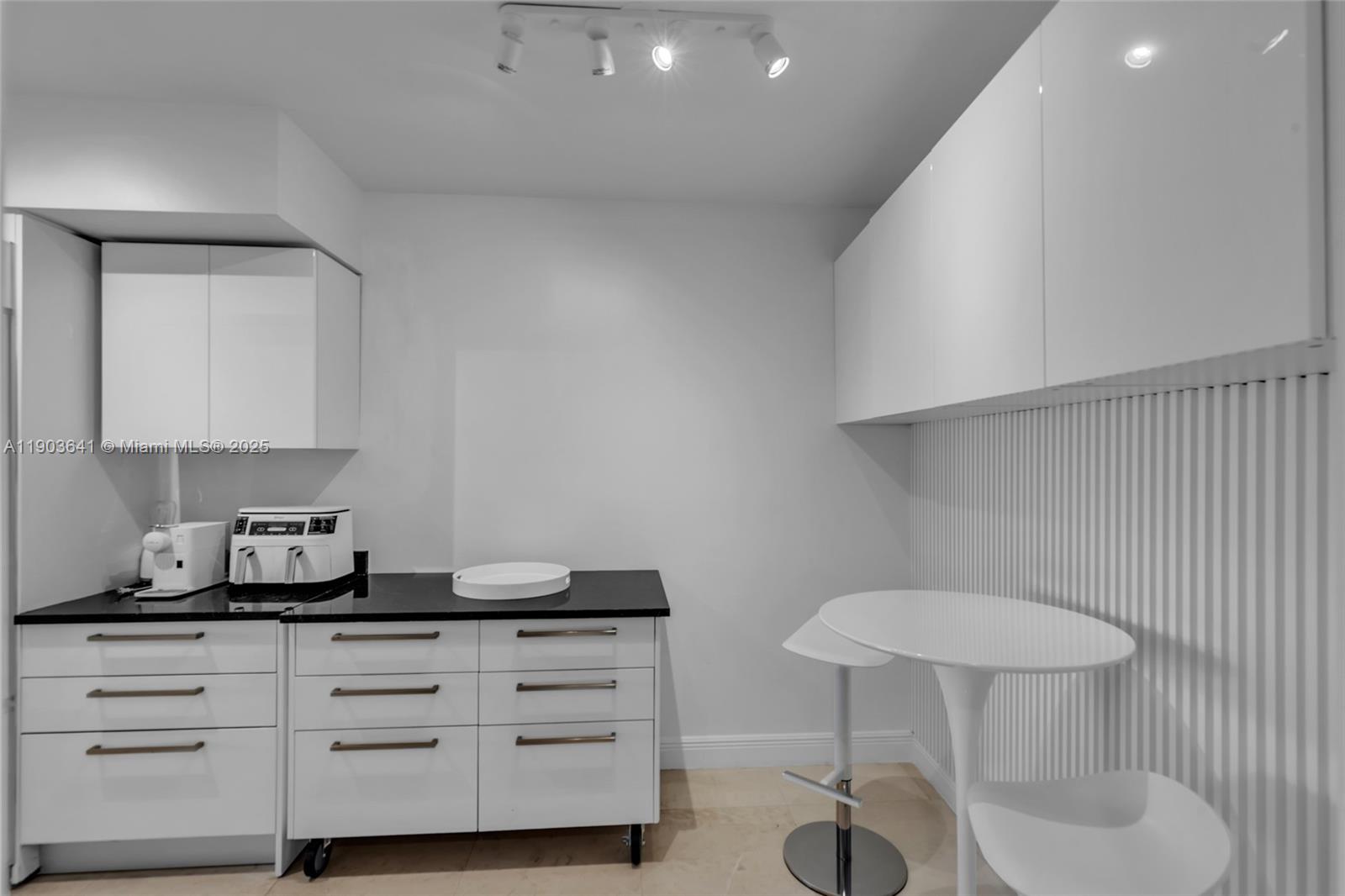 Ver detalles 2207 2 / 3 1571 sq. ft. $ 2025-10-27 0 foto