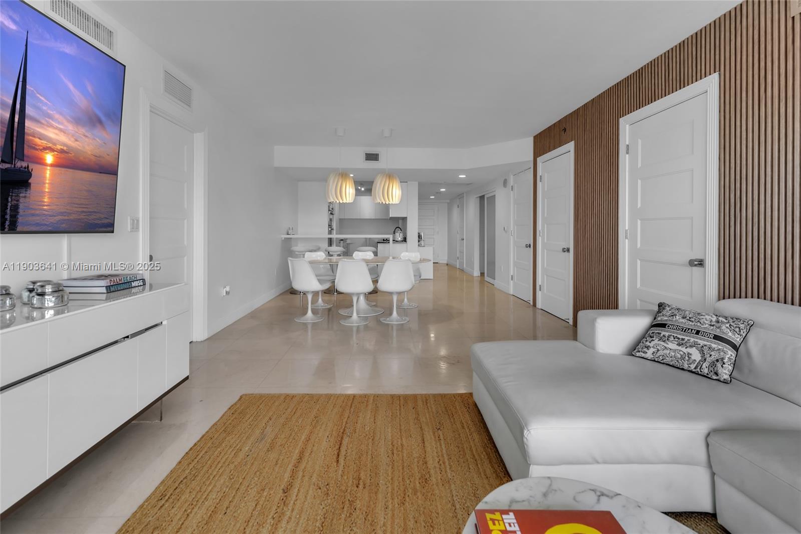 Ver detalles 2207 2 / 3 1571 sq. ft. $ 2025-10-27 0 foto