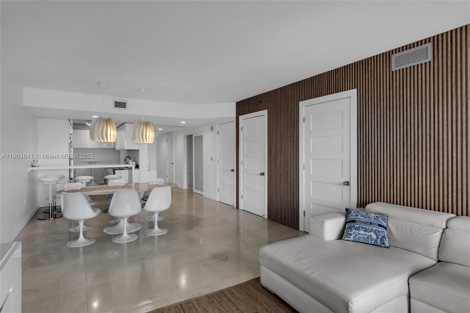 Ver detalles 2207 2 / 3 1571 sq. ft. $ 2025-10-27 0 foto