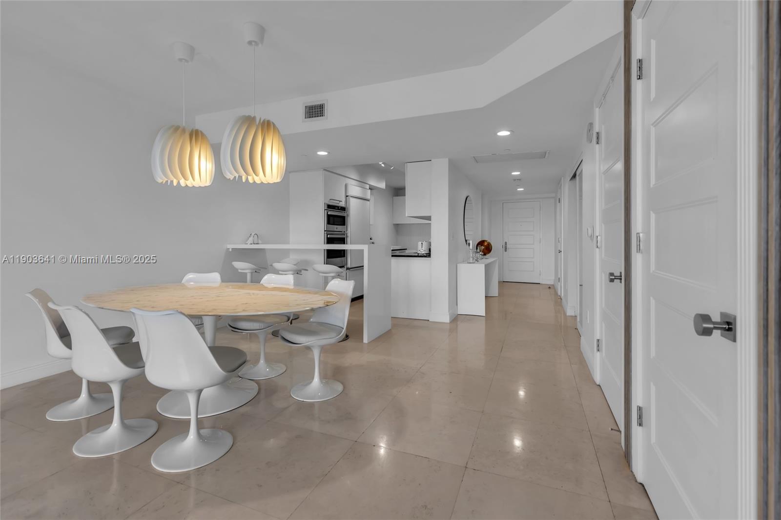 Ver detalles 2207 2 / 3 1571 sq. ft. $ 2025-10-27 0 foto