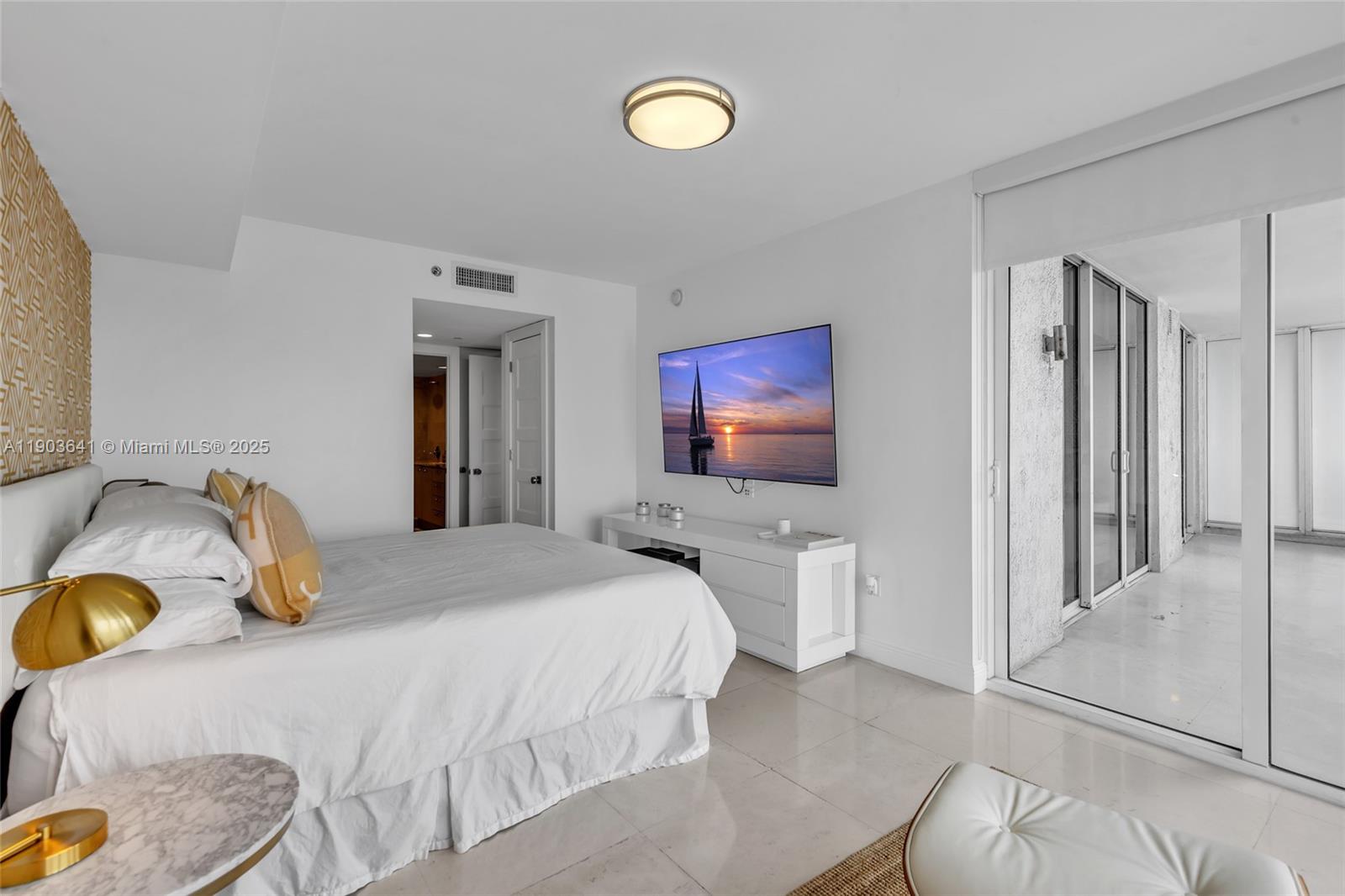 Ver detalles 2207 2 / 3 1571 sq. ft. $ 2025-10-27 0 foto