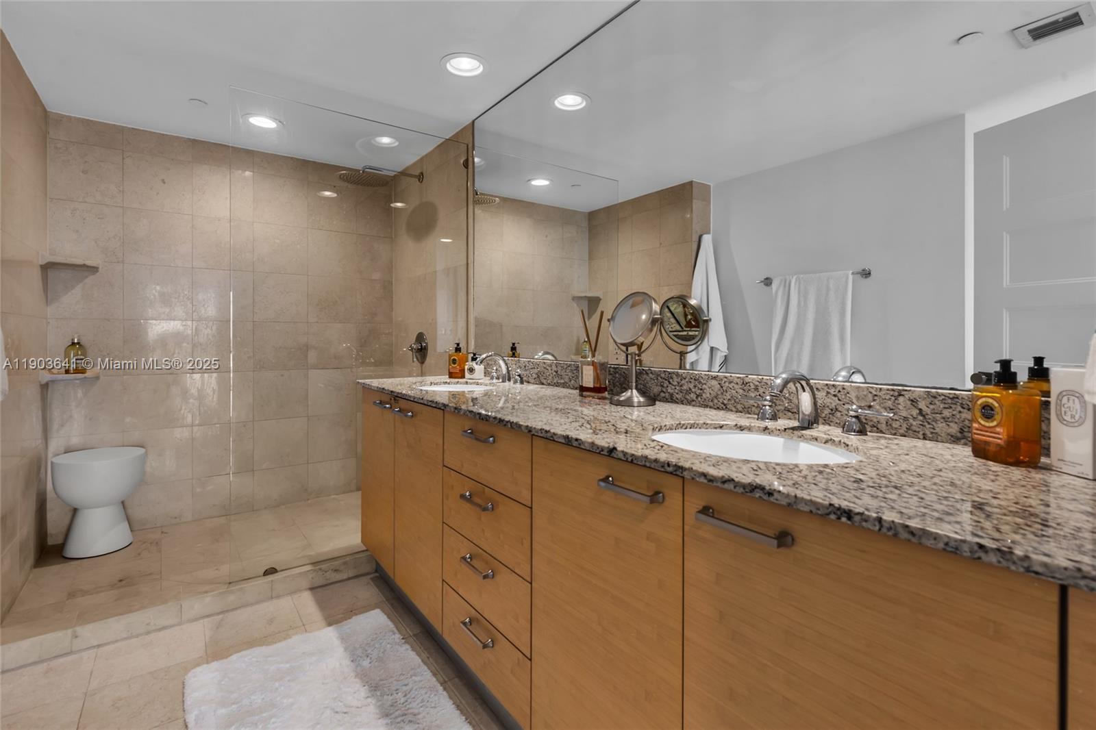 Ver detalles 2207 2 / 3 1571 sq. ft. $ 2025-10-27 0 foto