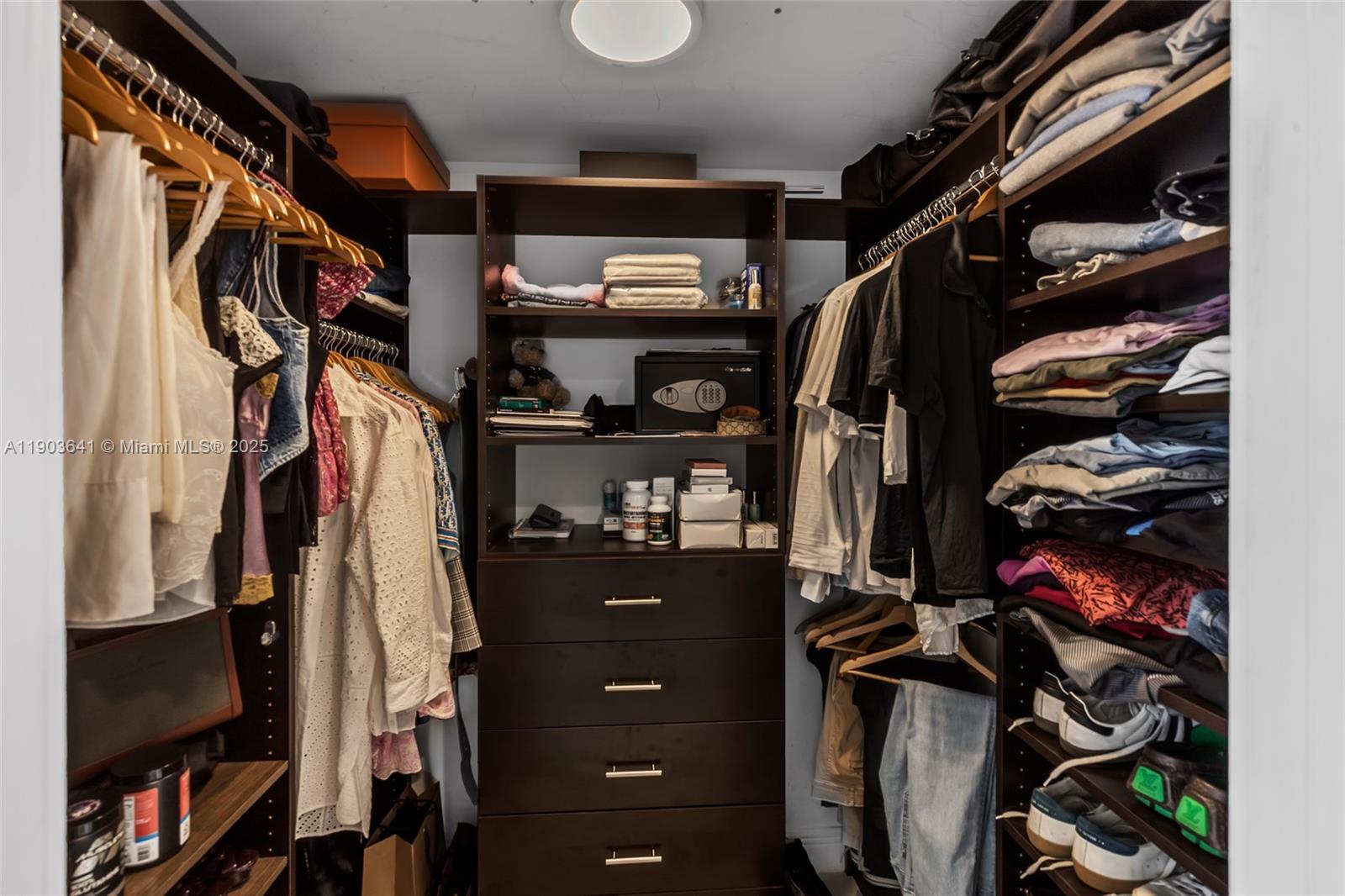 Ver detalles 2207 2 / 3 1571 sq. ft. $ 2025-10-27 0 foto