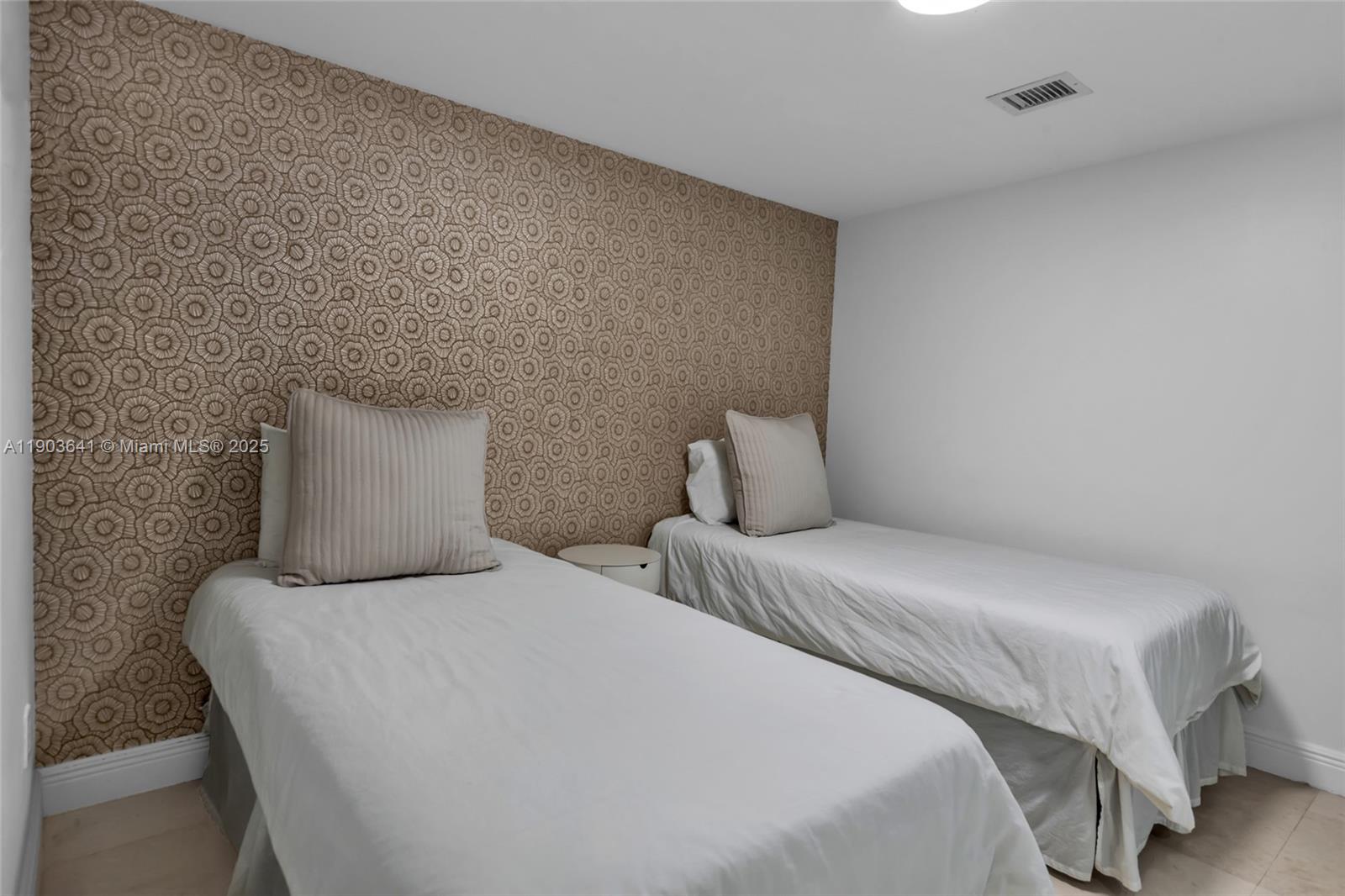 Ver detalles 2207 2 / 3 1571 sq. ft. $ 2025-10-27 0 foto