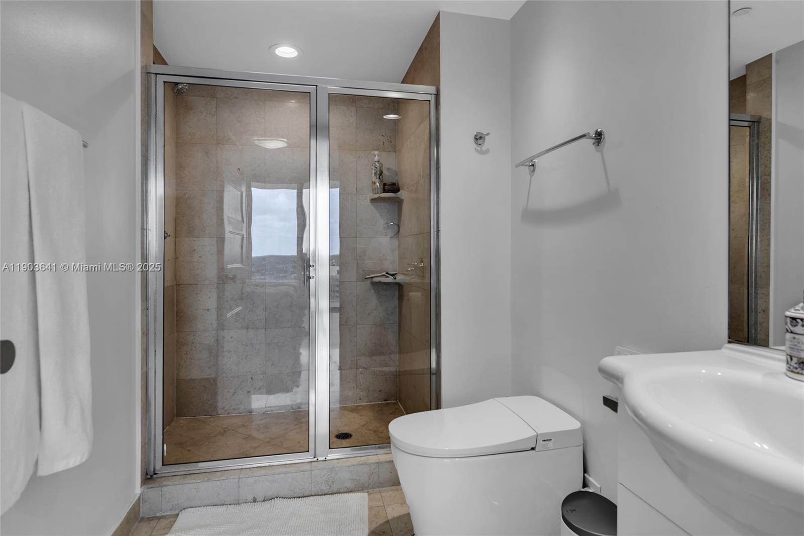 Ver detalles 2207 2 / 3 1571 sq. ft. $ 2025-10-27 0 foto