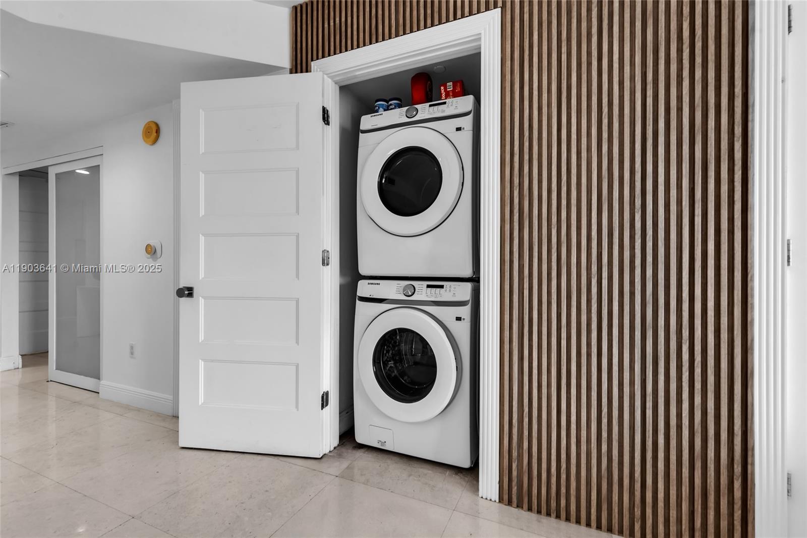 Ver detalles 2207 2 / 3 1571 sq. ft. $ 2025-10-27 0 foto