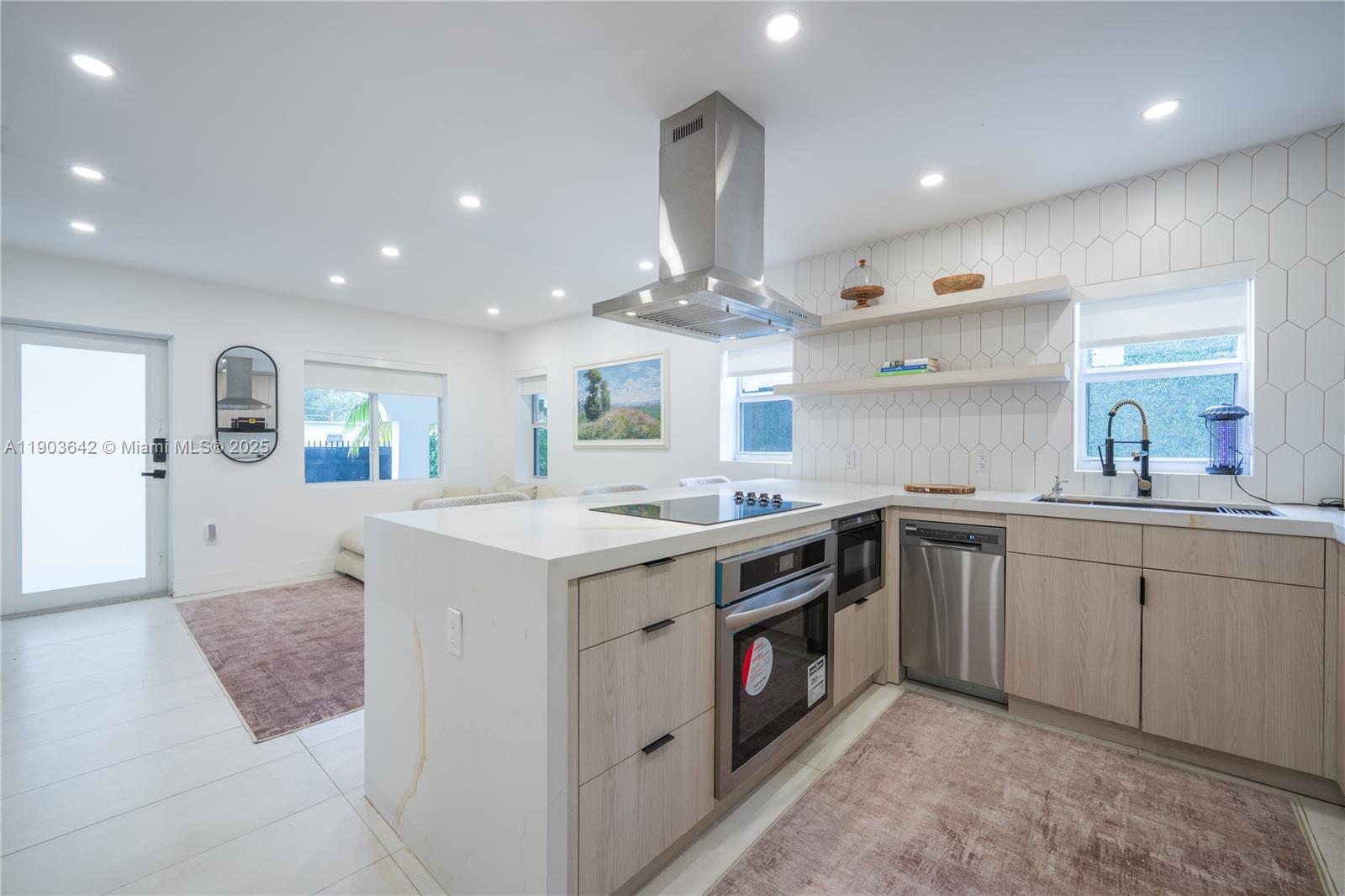 See details 545 3 / 3 1107 sq. ft. $ 2025-10-27 0 Photo