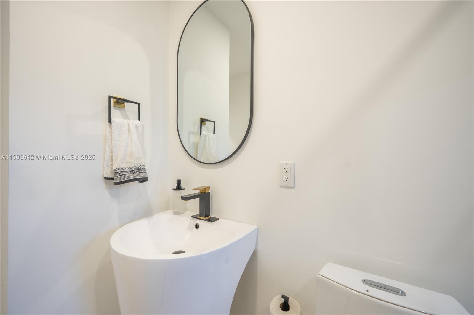 See details 545 3 / 3 1107 sq. ft. $ 2025-10-27 0 Photo