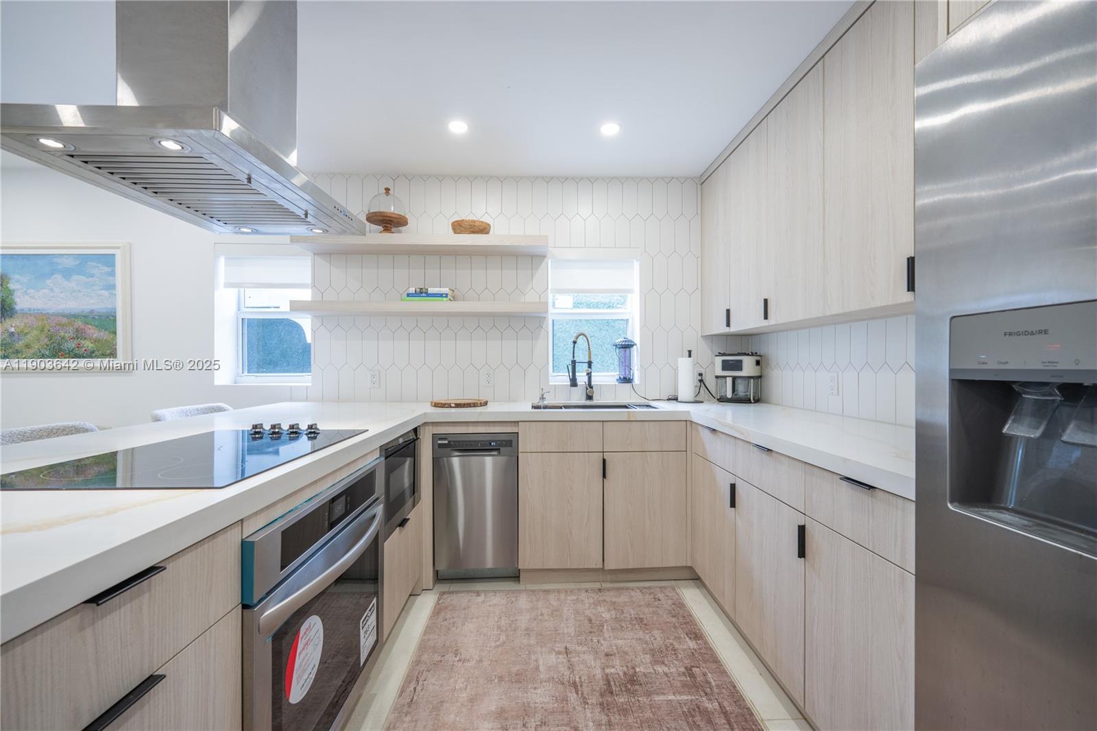 See details 545 3 / 3 1107 sq. ft. $ 2025-10-27 0 Photo