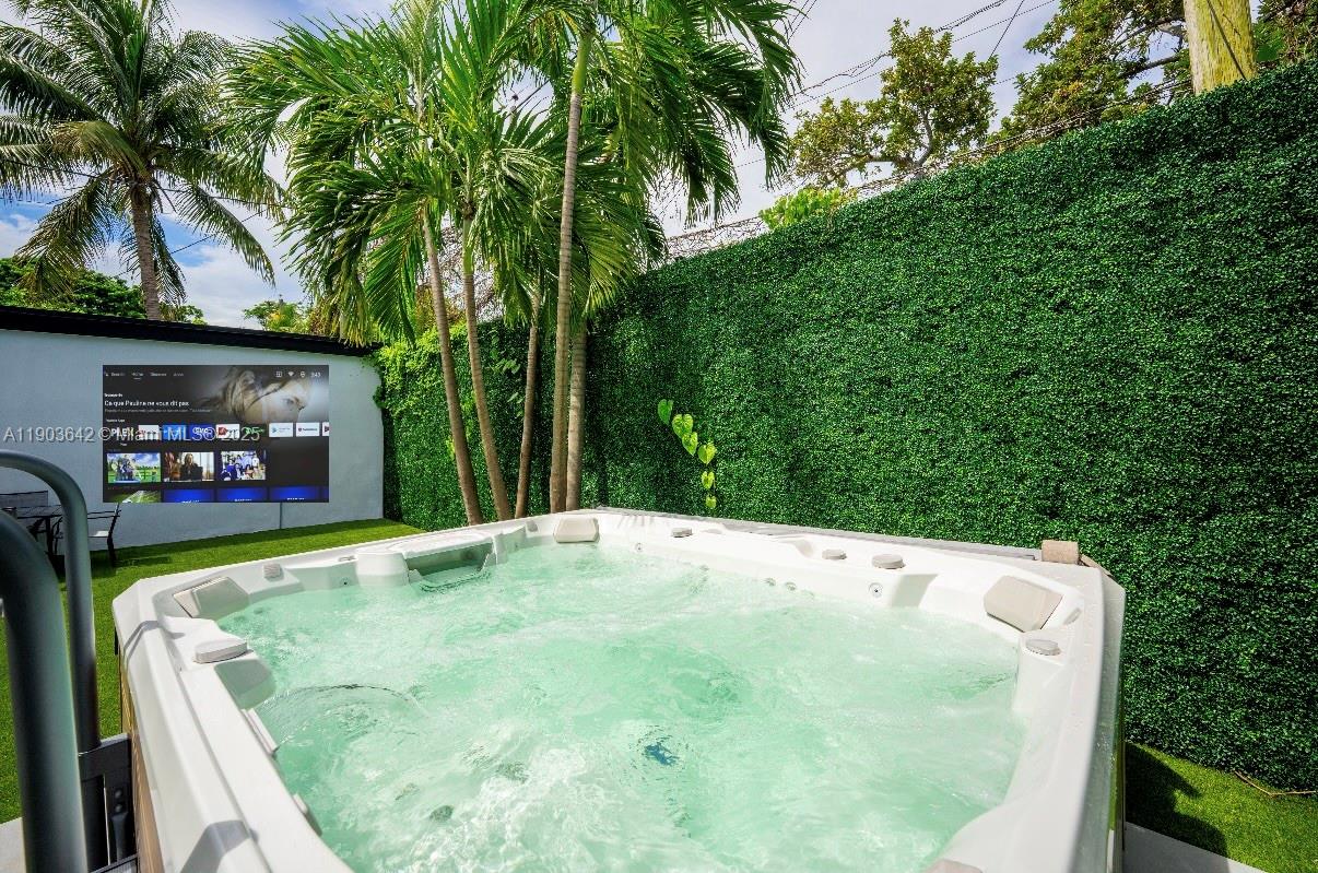 See details 545 3 / 3 1107 sq. ft. $ 2025-10-27 0 Photo