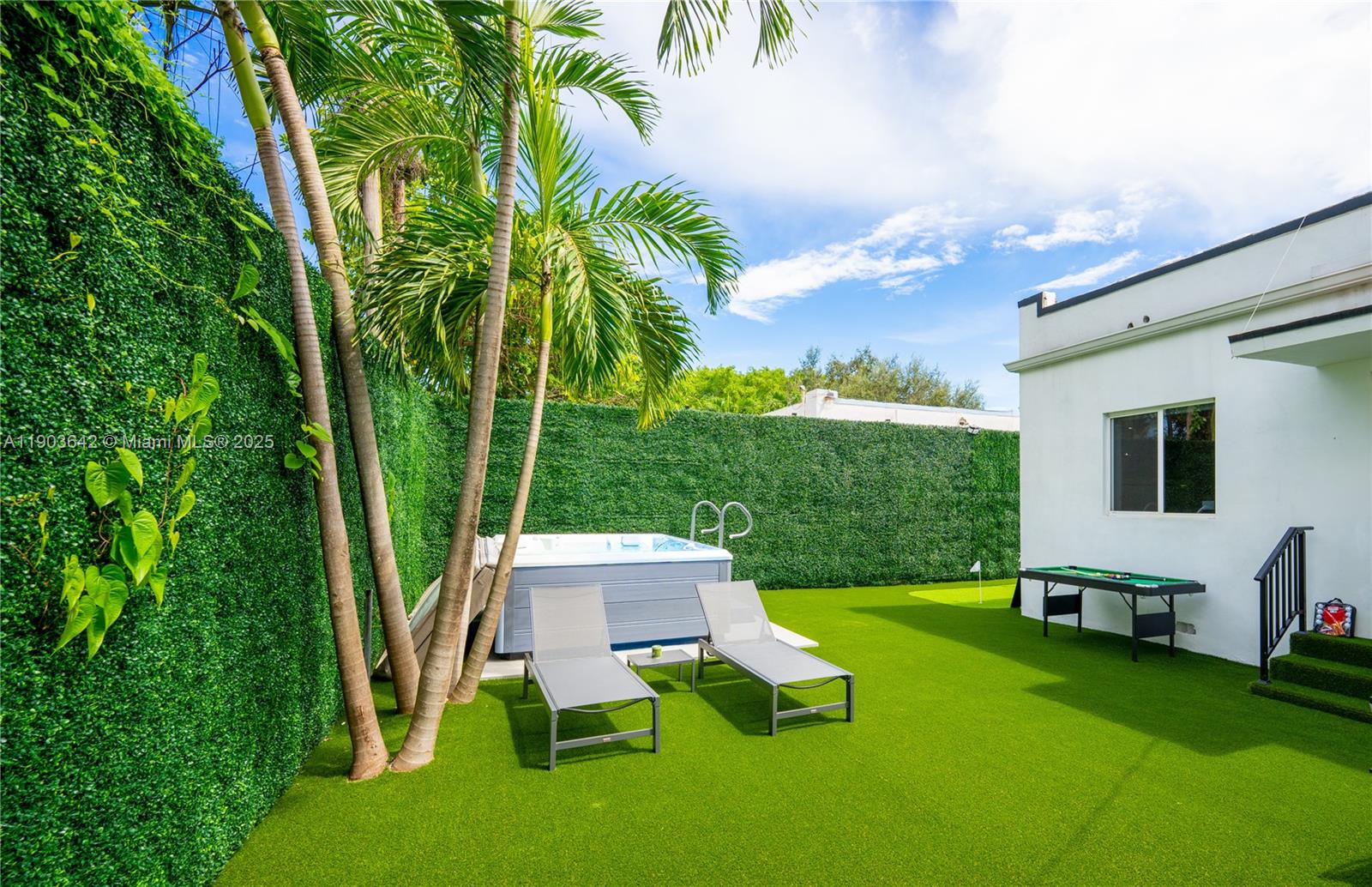 See details 545 3 / 3 1107 sq. ft. $ 2025-10-27 0 Photo