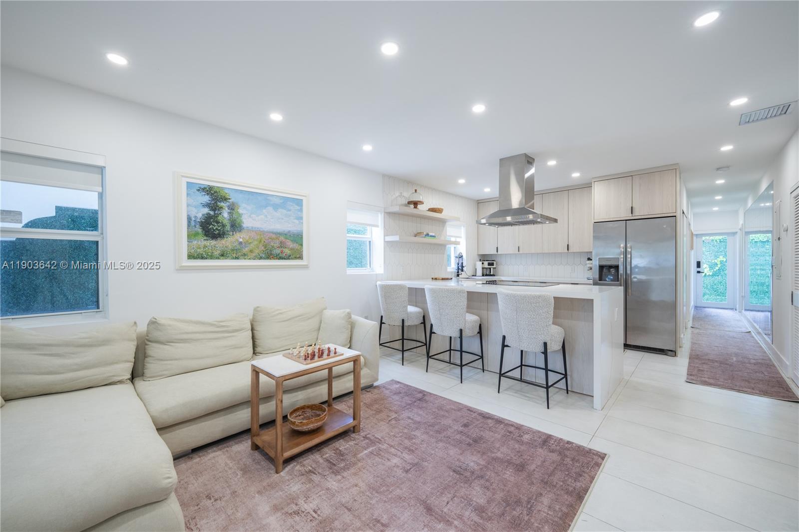 See details 545 3 / 3 1107 sq. ft. $ 2025-10-27 0 Photo