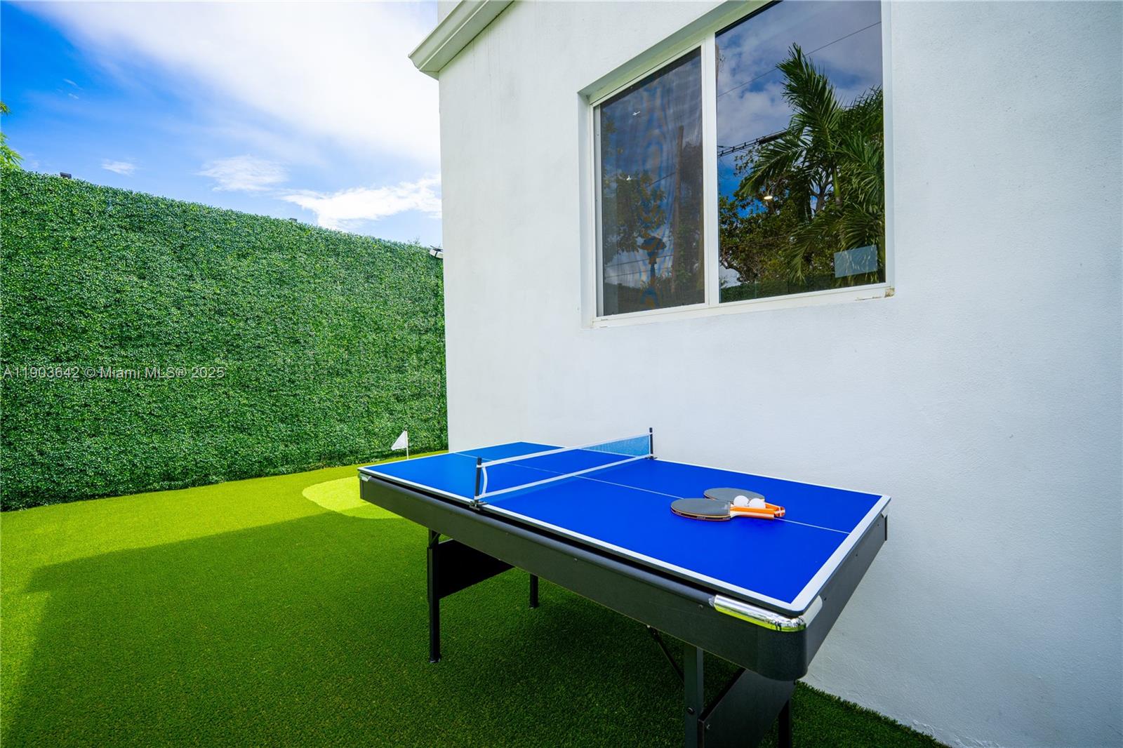 See details 545 3 / 3 1107 sq. ft. $ 2025-10-27 0 Photo