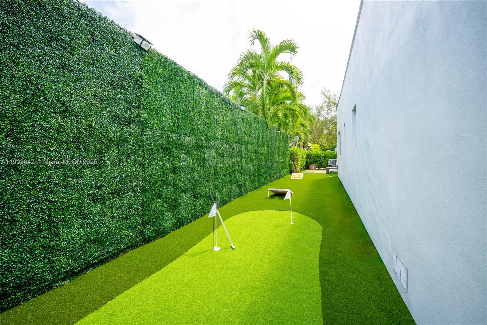 See details 545 3 / 3 1107 sq. ft. $ 2025-10-27 0 Photo