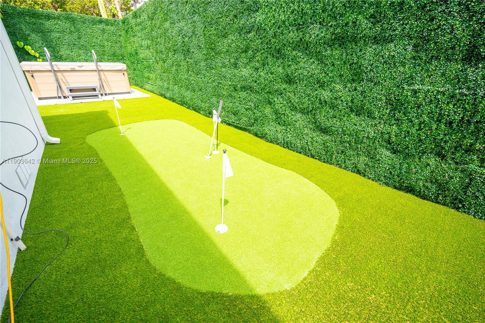 See details 545 3 / 3 1107 sq. ft. $ 2025-10-27 0 Photo