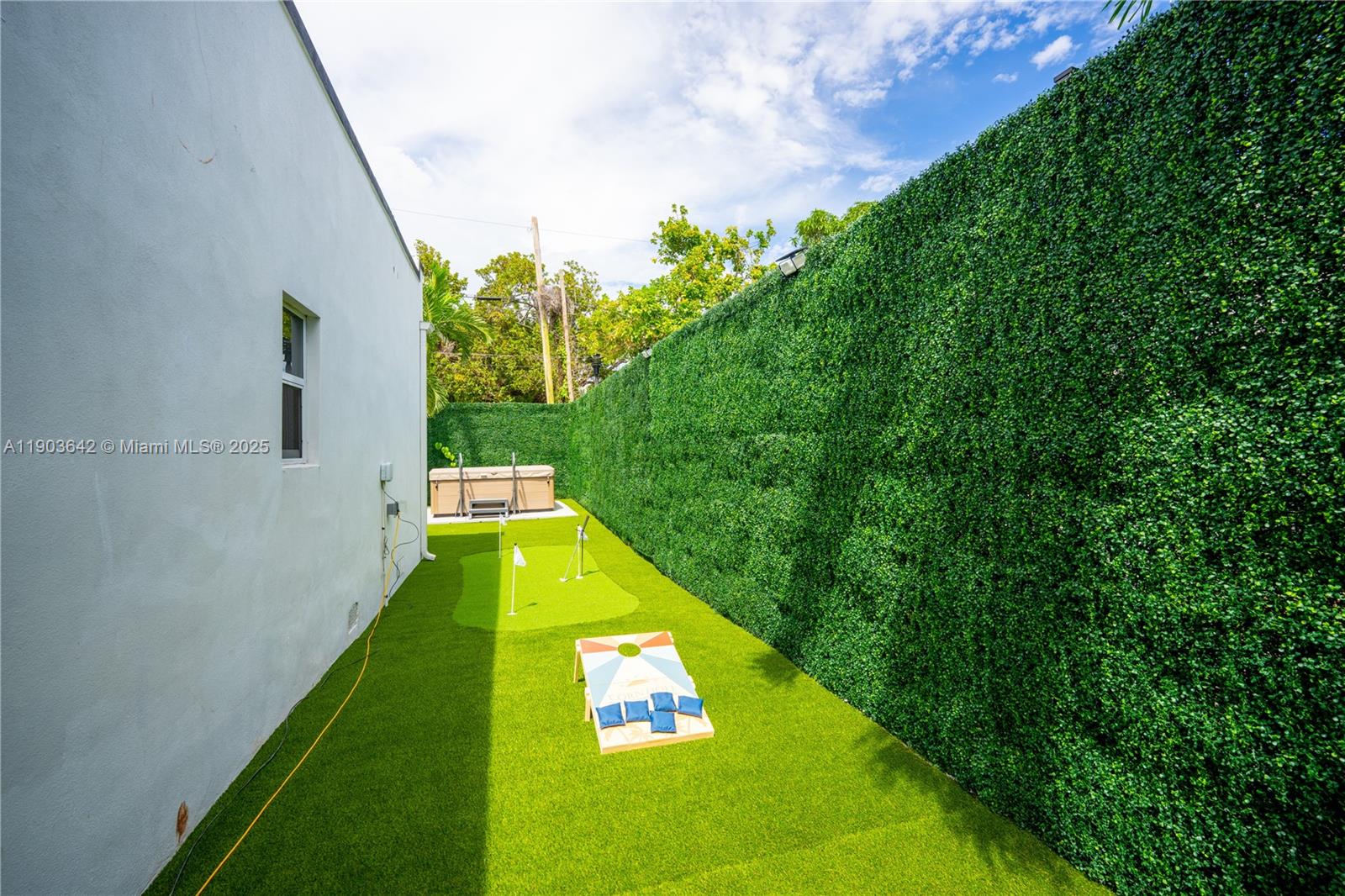 See details 545 3 / 3 1107 sq. ft. $ 2025-10-27 0 Photo