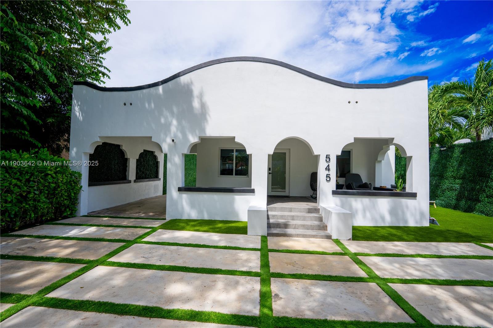 See details 545 3 / 3 1107 sq. ft. $ 2025-10-27 0 Photo