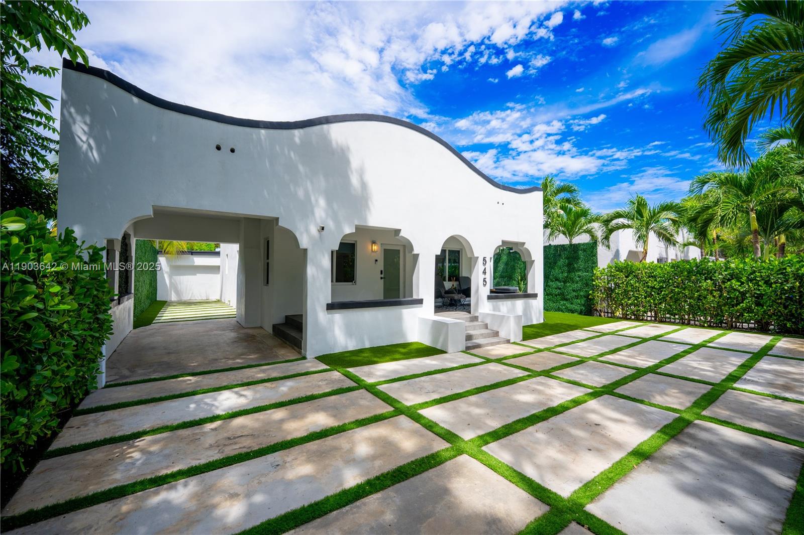 See details 545 3 / 3 1107 sq. ft. $ 2025-10-27 0 Photo