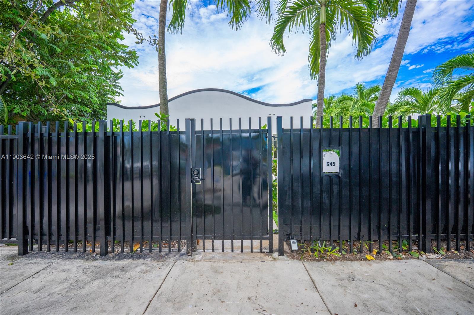 See details 545 3 / 3 1107 sq. ft. $ 2025-10-27 0 Photo