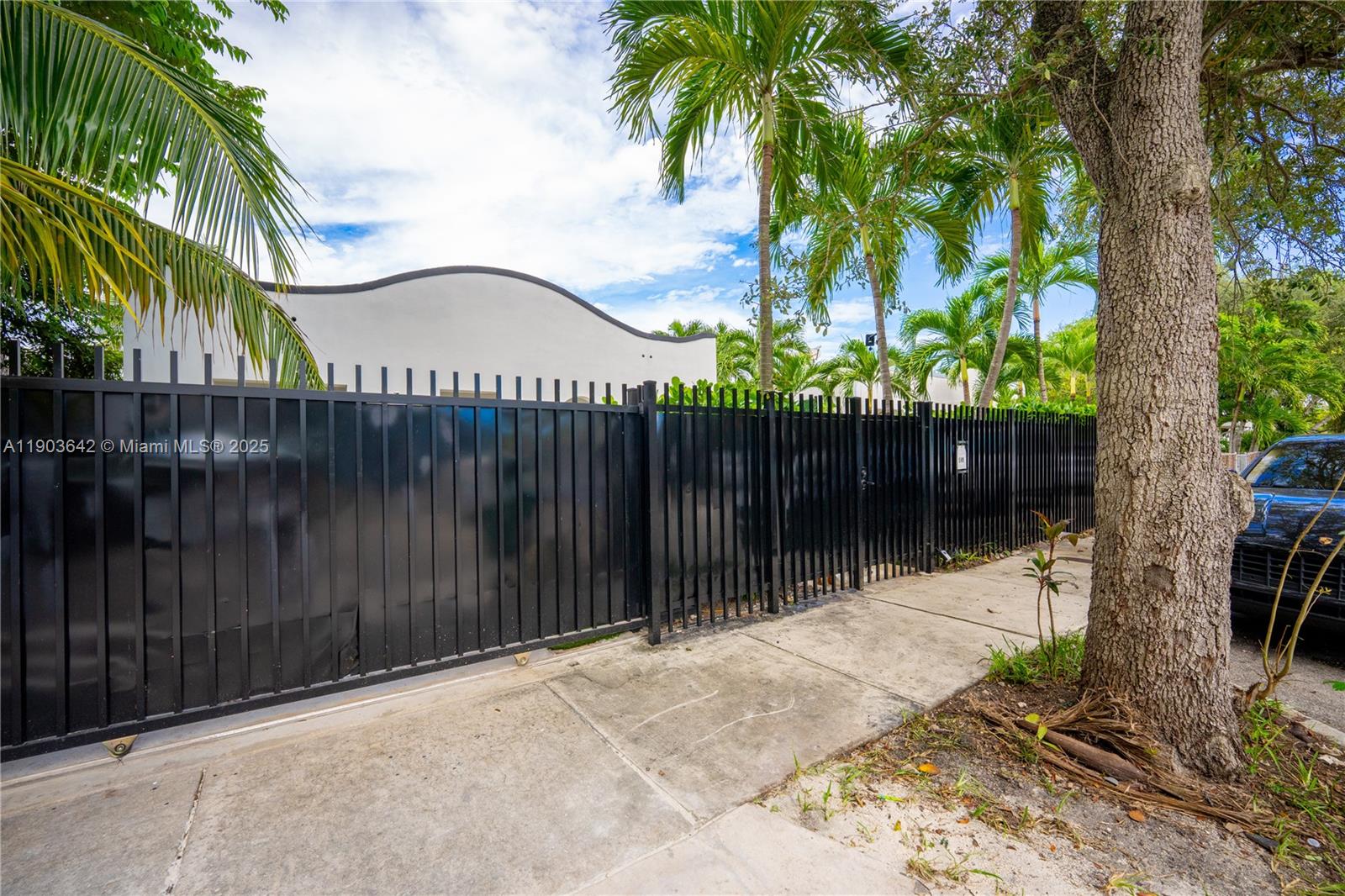 See details 545 3 / 3 1107 sq. ft. $ 2025-10-27 0 Photo