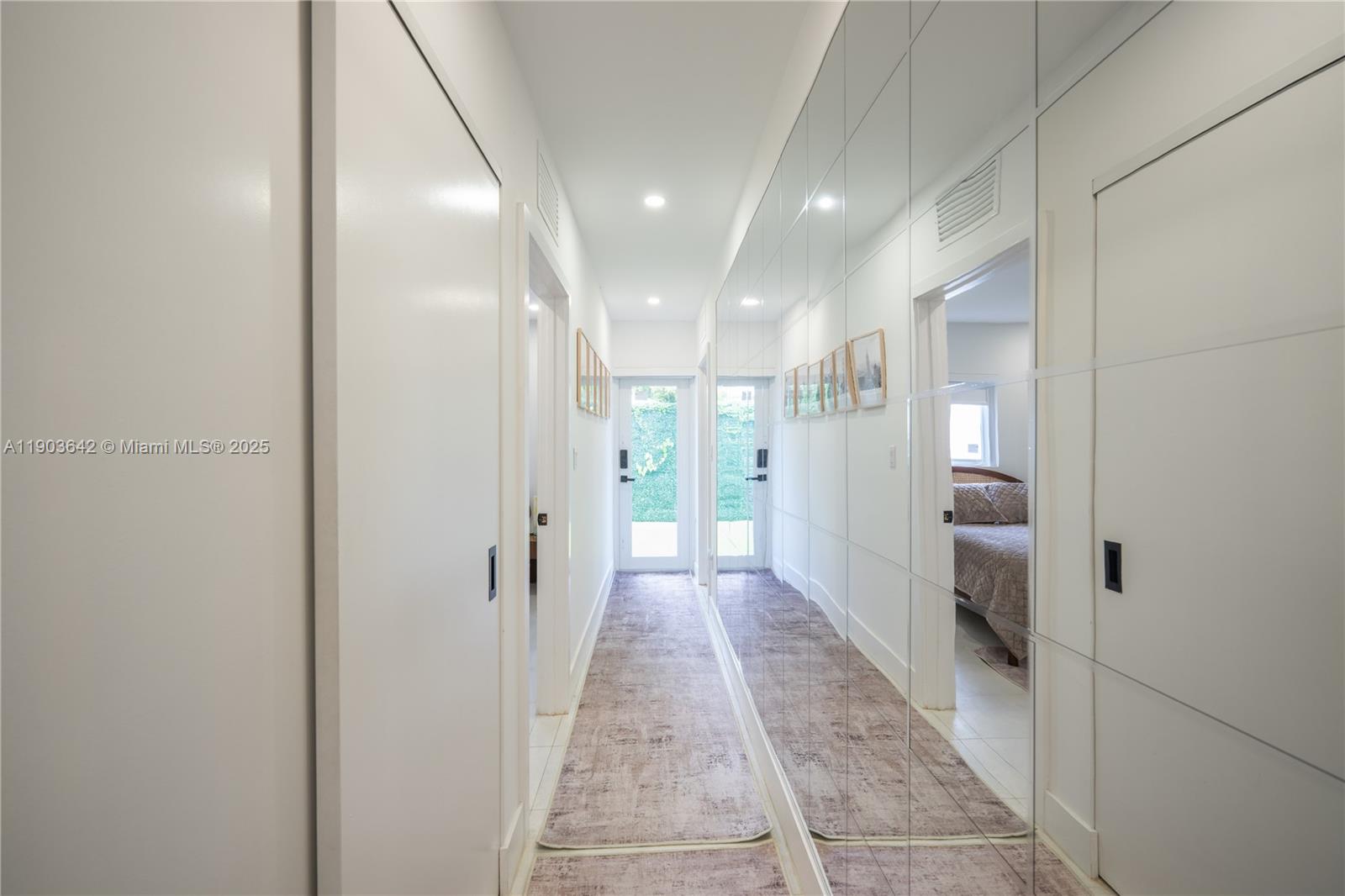 See details 545 3 / 3 1107 sq. ft. $ 2025-10-27 0 Photo