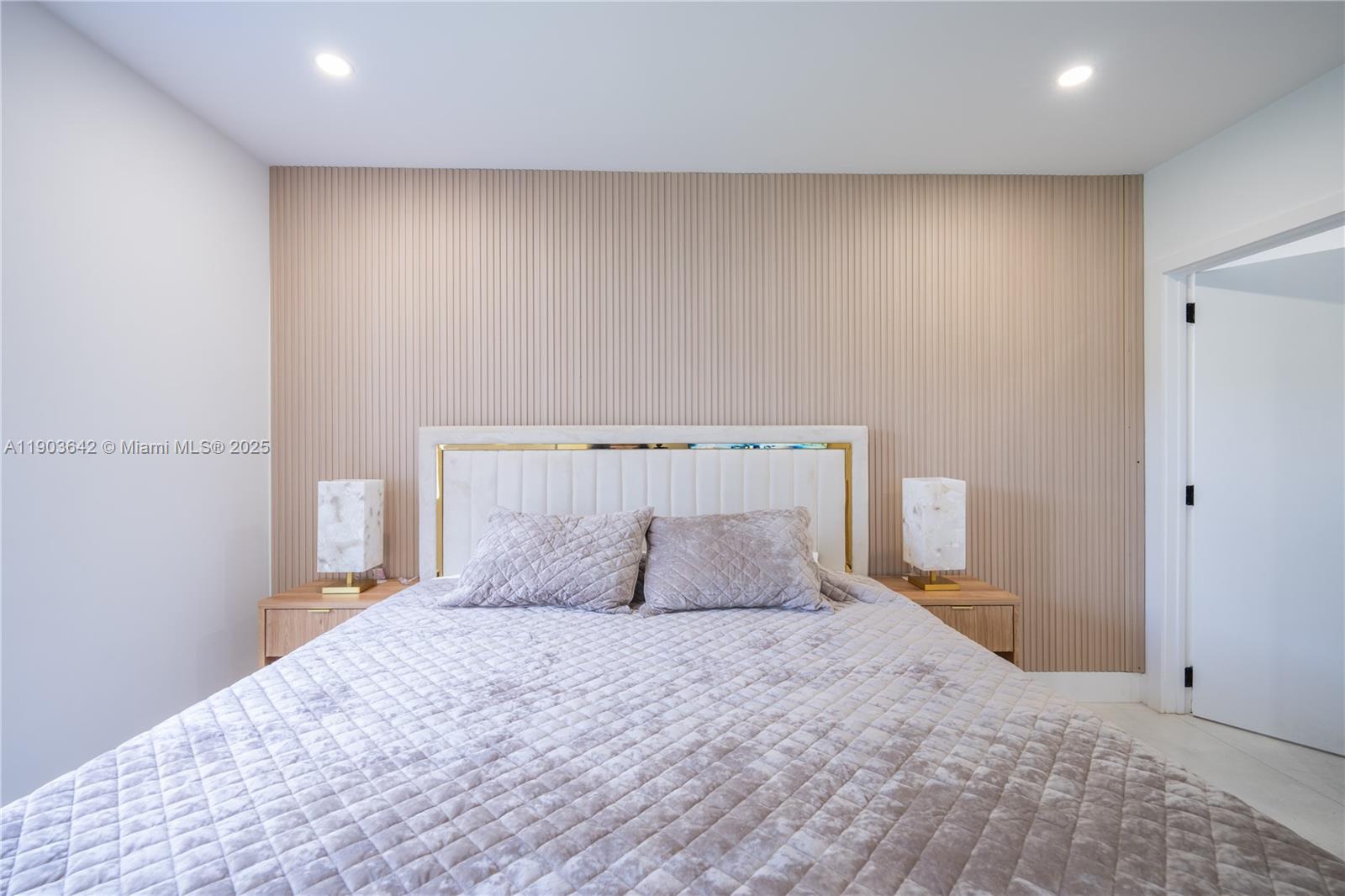 See details 545 3 / 3 1107 sq. ft. $ 2025-10-27 0 Photo