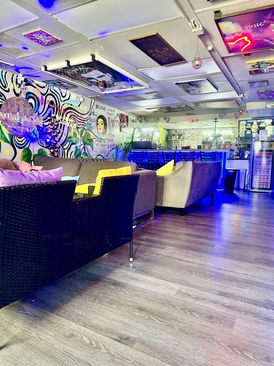 See details / sq. ft. $ 2025-10-27 0 Photo