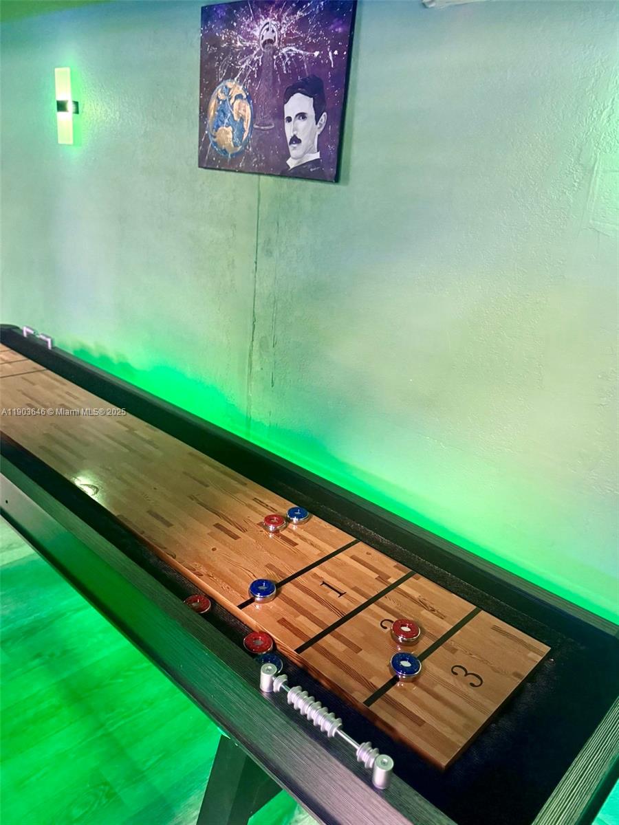 See details / sq. ft. $ 2025-10-27 0 Photo