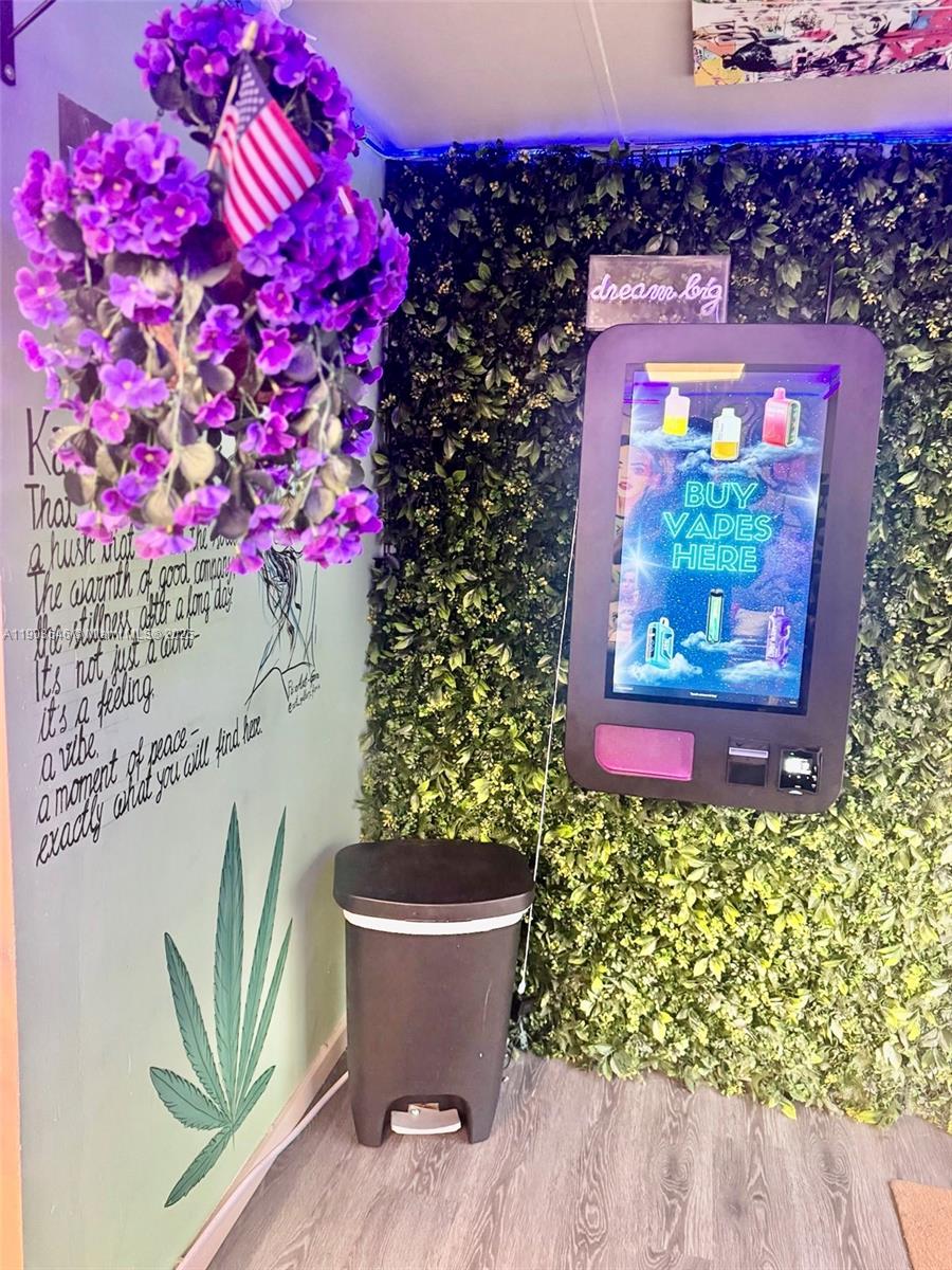 See details / sq. ft. $ 2025-10-27 0 Photo