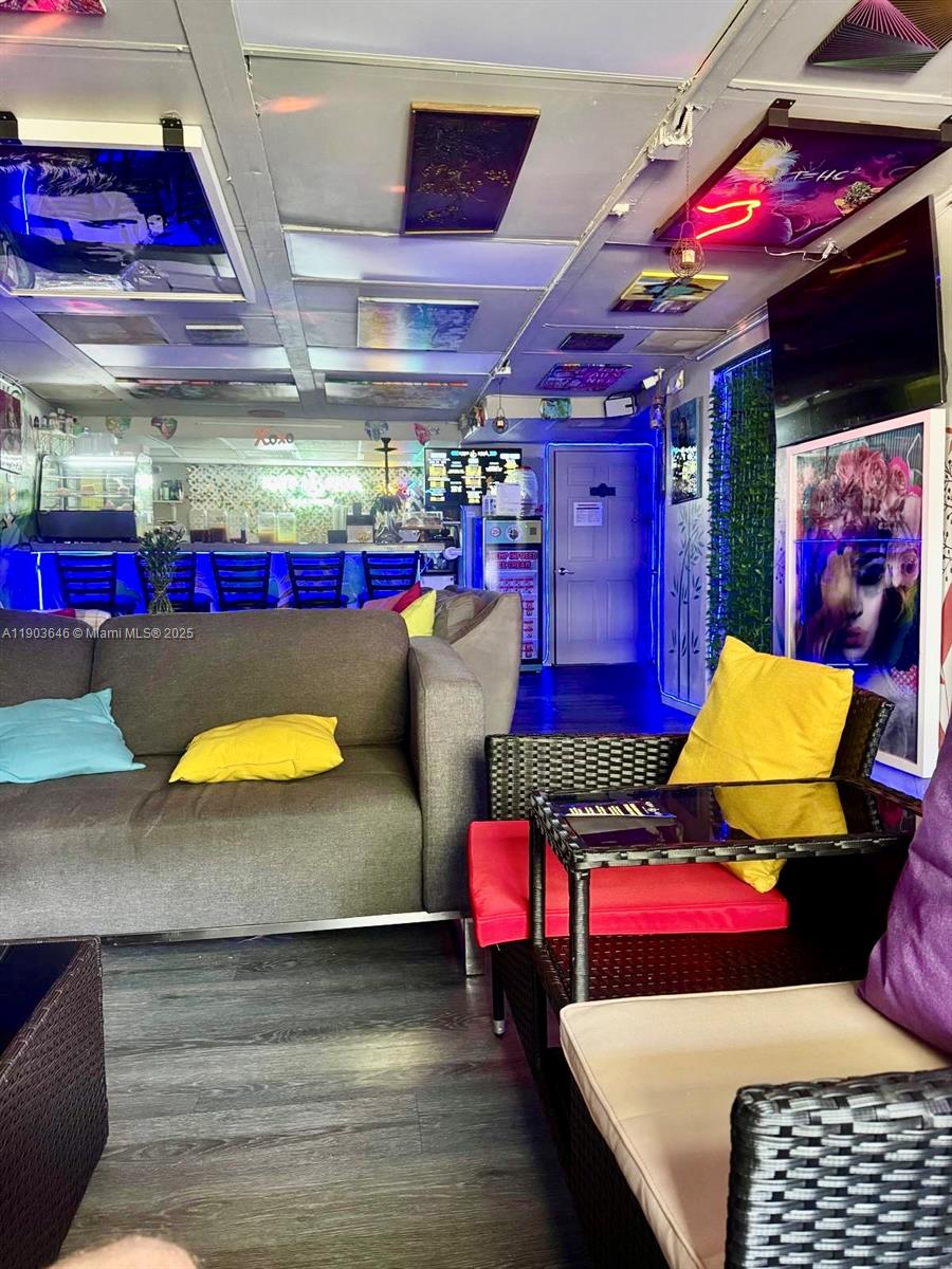 See details / sq. ft. $ 2025-10-27 0 Photo