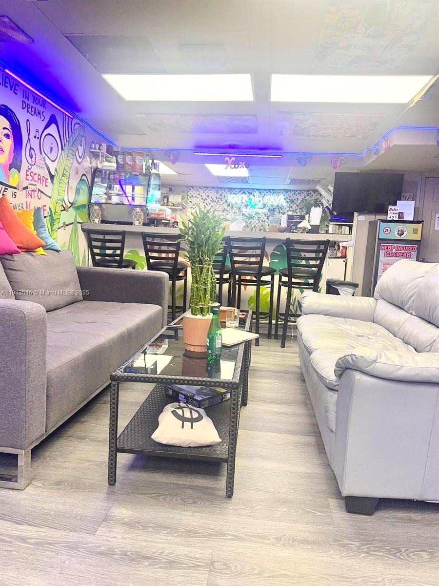 See details / sq. ft. $ 2025-10-27 0 Photo