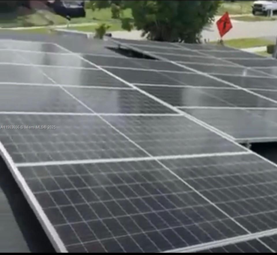 See details 5611 4 / 2 1908 sq. ft. $ 2025-10-27 0 Photo