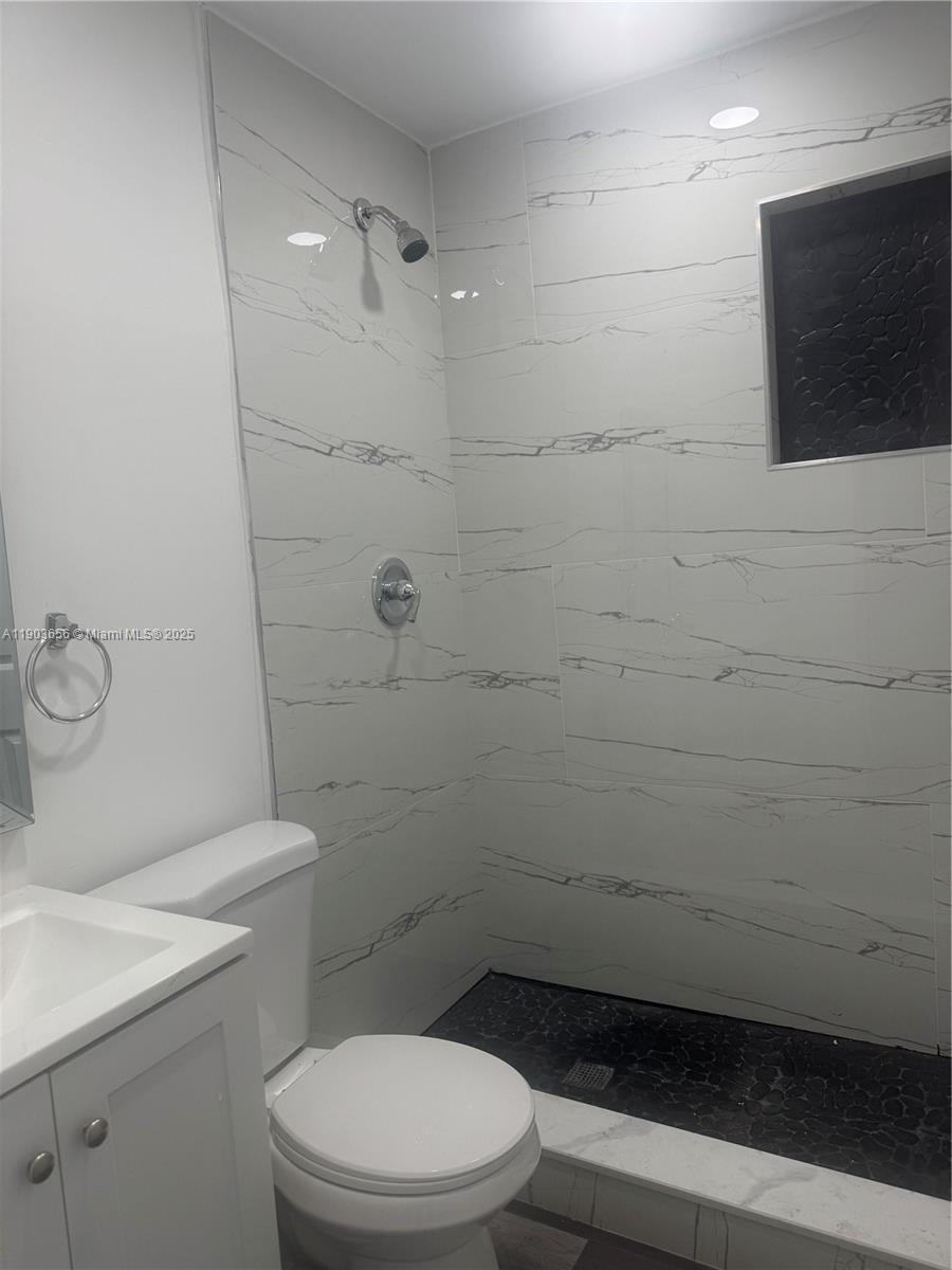 See details 5611 4 / 2 1908 sq. ft. $ 2025-10-27 0 Photo