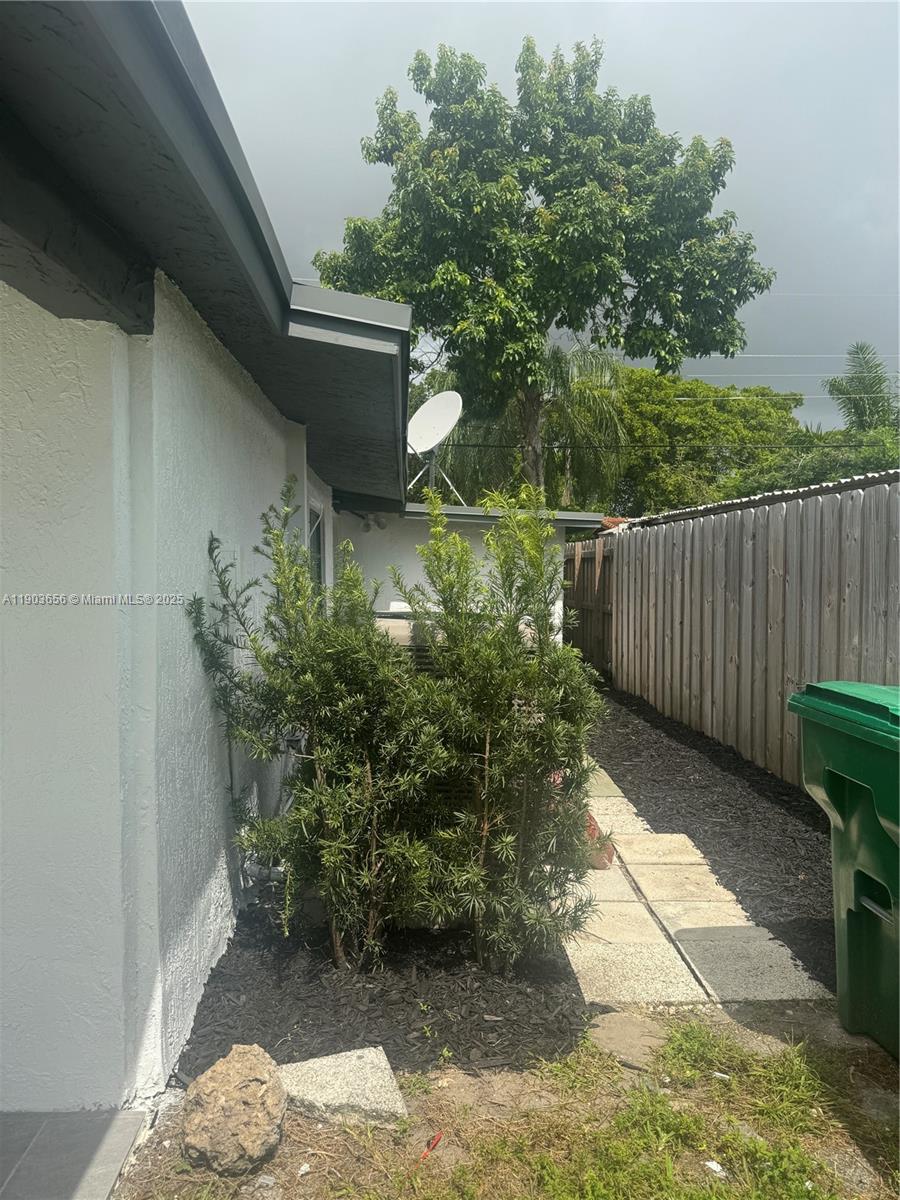 See details 5611 4 / 2 1908 sq. ft. $ 2025-10-27 0 Photo