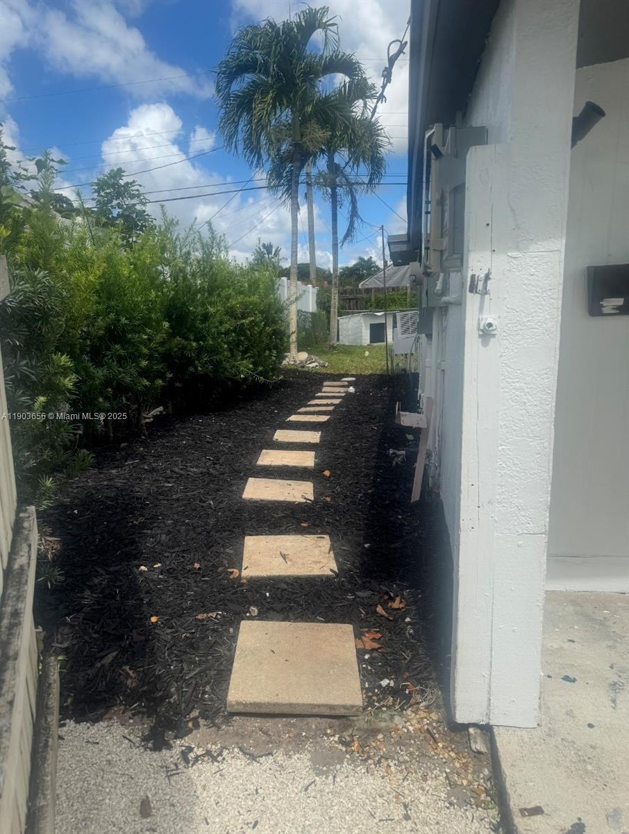 See details 5611 4 / 2 1908 sq. ft. $ 2025-10-27 0 Photo