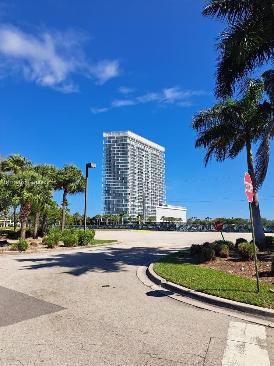 See details   /   sq. ft. $ 2025-10-28 0 Photo