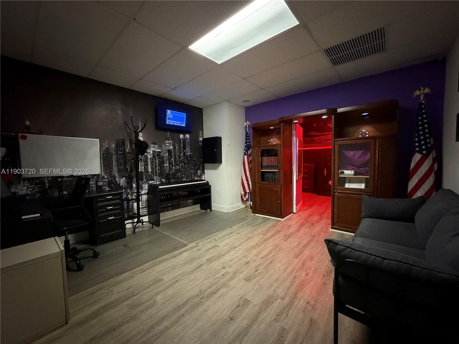   /   sq. ft. $ 2025-10-28 0 Photo